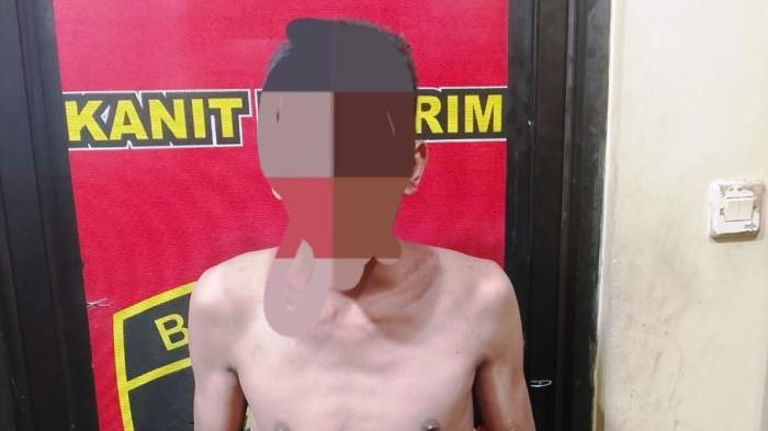 Tersangka pencabulan dan pemerkosaan berinisial RK saat ditahan di Polresta Yogyakarta.