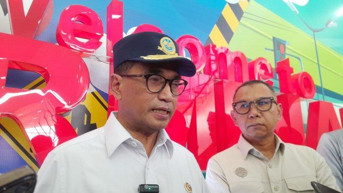 BUDI KARYA SUMADI -  Momen Budi Karya Sumadi saat masih menjabat sebagai Menteri Perhubungan RI meninjau Terminal Tipe A Amplas di Jalan Panglima Denai, Kota Medan, Jumat (28/6/2024). 