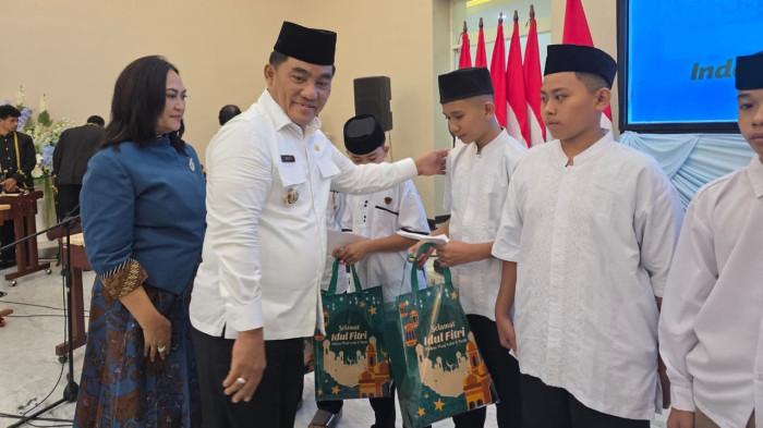 Gubernur Sulawesi Utara, Yulius Selvanus Komaling (YSK), menghadiri buka puasa