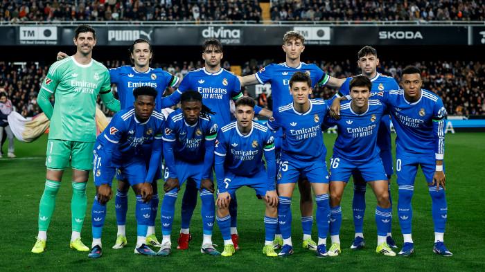 SKUAD REAL MADRID - Line-up Real Madrid berfoto sebelum kick-off pertandingan melawan Valencia pada pekan 23 Liga Spanyol 2025/2026 di Stadion Mestalla, Senin (9/2) dini hari WIB.