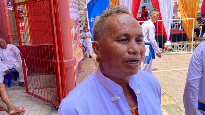 SOSOK TANGSIN - Erik Wongkar, tangsin dari Klenteng Titd Istana Agung Tua Kong Tek Tjun Ong Manado. Ia mengaku telah melakukan berbagai persiapan menjelang penampilannya dalam rangkaian Cap Go Meh.