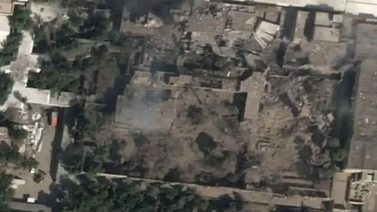 RATA TANAH - Foto lokasi Pemimpin Tertinggi Iran, Ali Khamenei berada di Teheran, Iran saat dibom jet Israel, Sabtu (28/2/2026). Beijing mendukung Teheran dalam membela diri terhadap serangan Amerika Serikat (AS)-Israel, seiring dengan meluasnya perang di Timur Tengah.