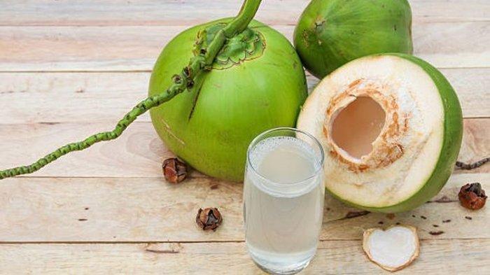 Ilustrasi air kelapa, berikut ini sederet manfaat dari minum air kelapa saat buka puasa (kompas.com)