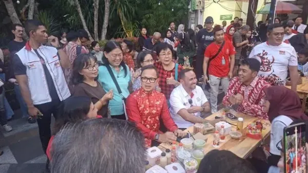 Wakil Menteri Dalam Negeri, Bima Arya Sugiarto tampak menghadiri dalam Bogor Street Festival Cap Go Meh (CGM) 2026
