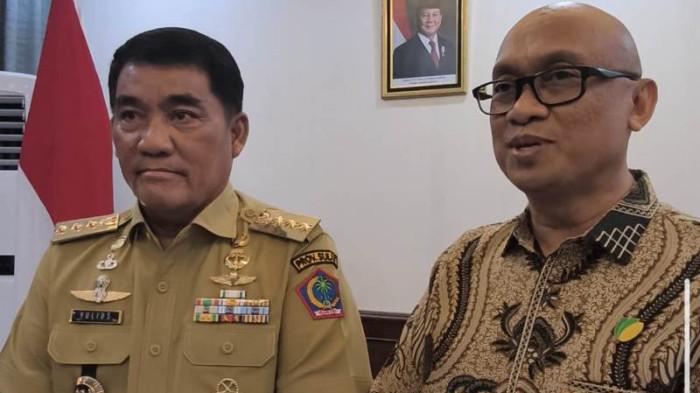 JAWABAN - Keresahan para penambang rakyat di Sulawesi Utara terkait sulitnya menjual emas hasil tambang mulai menemukan titik terang. Gubernur Sulawesi Utara, Yulius Selvanus Komaling (YSK) memastikan pemerintah tidak tinggal diam menyikapi persoalan tersebut.