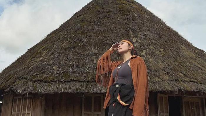 Wulan Guritno tampil elegan di NTT dengan kain Songke khas Manggarai 4