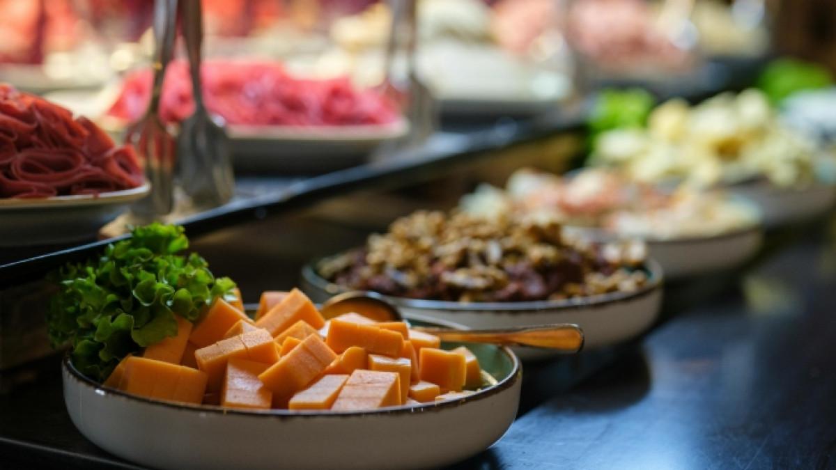 Ilustrasi buffet all you can eat untuk buka puasa di hotel Bandung selama Ramadan 2026.