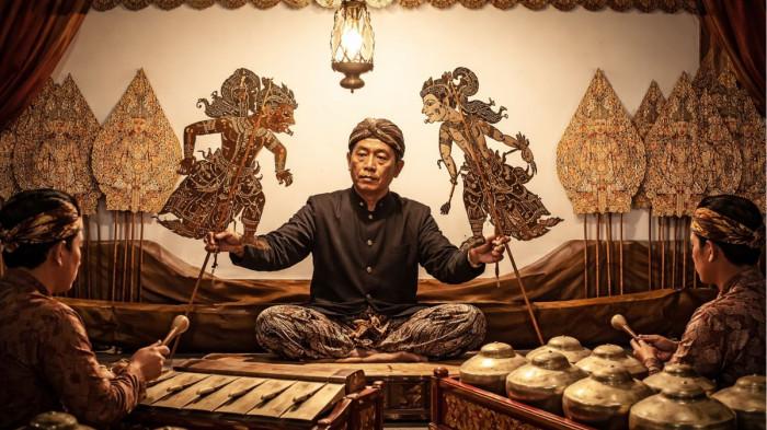 PERTUNJUKAN WAYANG- Ilustrasi seorang dalang saat tampil dalam sebuah pementasan pertunjukan wayang.