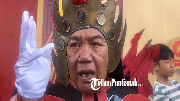 TATUNG - Tatung Lie Djun Phin alias Budianto memimpin ritual buka mata naga di Klenteng Kwang Tie Bio, Jalan Diponegoro Pontianak, Provinsi Kalbar, Minggu 1 Maret 2026.