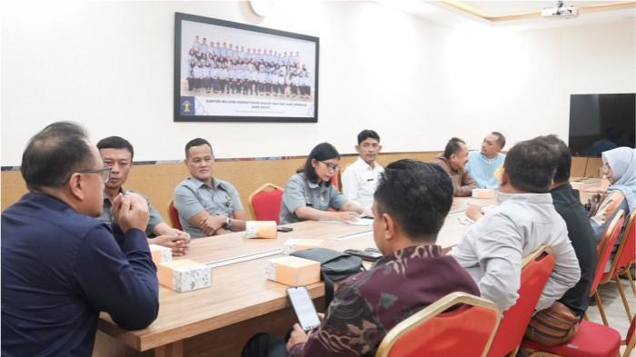 Kantor Wilayah Kementerian Hukum (Kemenkum) Jawa Barat terus menunjukkan komitmennya dalam mengawal pembentukan regulasi daerah yang berkualitas melalui pelaksanaan Rapat Konsultasi terkait mekanisme harmonisasi Rancangan Peraturan Daerah (Raperda) tentang Kemudahan, Perlindungan, dan Pemberdayaan Koperasi dan Usaha Mikro pada Selasa, 3 Maret 2026.