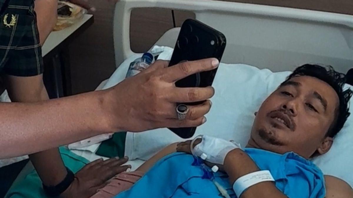 KECELAKAAN MAUT - Aab Abdullah ayah dari Deva Nadil (10), video call dengan M. Suryo, pemilik moge yang terlibat tabrakan di simpang empat Melangsen, Kalurahan Palihan, Kapanewon Temon, Kabupaten Kulon Progo, Daerah Istimewa Yogyakarta.