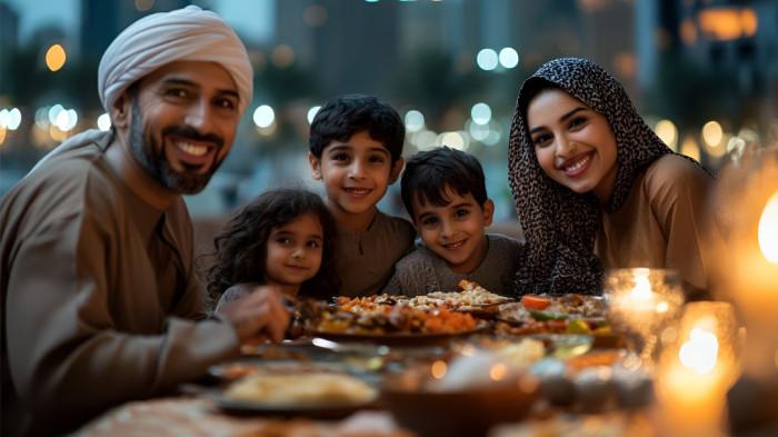 SAHUR- Ilustrasi pelaksanaan sahur Ramadan bersama keluarga di rumah.