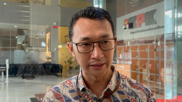 PENGGELEDAHAN - Juru Bicara KPK Budi Prasetyo. Pada Jumat (15/8/2025), tim penyidik KPK melakukan penggeledahan di rumah Yaqut Cholil Qoumas, mantan Menteri Agama. Penggeledahan ini berkaitan dengan kasus dugaan korupsi kouta haji 2024.