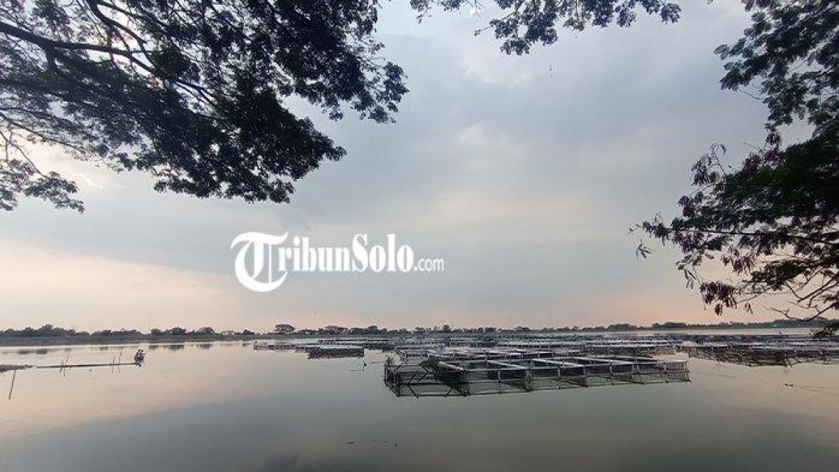 WISATA SUKOHARJO - Suasana Waduk Mulur di Kecamatan Bendosar, Kabupaten Sukoharjo, Rabu (14/6/2023).
