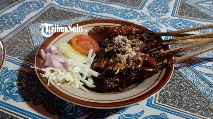 KULINER ENAK KLATEN. Sate Kambing Muda Pak Gombloh Klaten, Jumat(3/2/2023). Berikut 3 rekomendasi sate kambing enak di Klaten.TRIBUNSOLO.COM/Zharfan Muhana