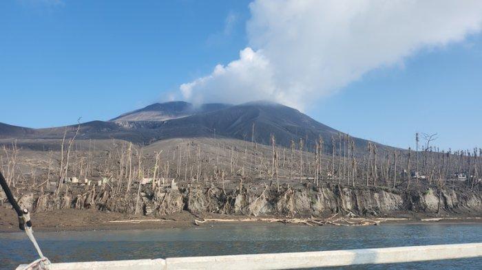 Kondisi terkini Gunung Ruang di Tagulandang, Kabupaten Sitaro, Provinsi Sulawesi Utara, Januari 2025.