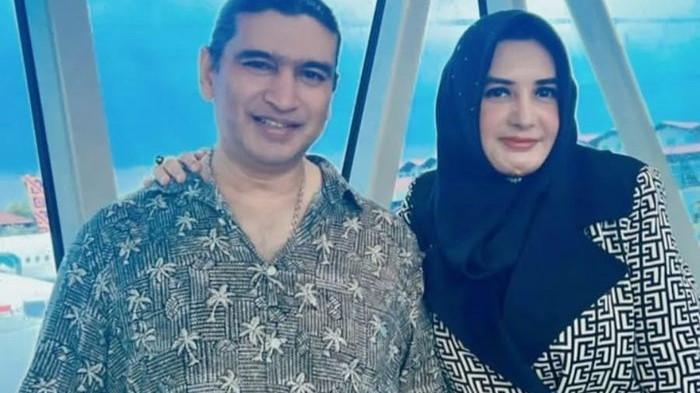 DISOROT - Ashraff Abu, suami Bupati Pekalongan Fadia Arafiq, menjadi pusat perhatian publik setelah sang istri ditetapkan sebagai tersangka korupsi oleh KPK pada Maret 2026. Ashraff merupakan Anggota DPR RI Fraksi Golkar dengan kekayaan Rp42 miliar dan dikenal luas sebagai pelantun lagu dangdut 