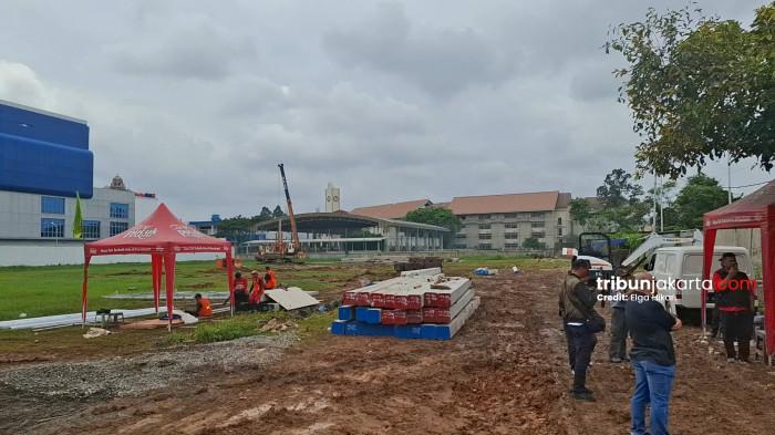 PROYEK KREMATORIUM DIHENTIKAN - Usai digeruduk warga, proyek pembangunan rumah duka dan krematorium di kawasan Citra 2, Kalideres, Jakarta Barat, dihentikan sementara, Sabtu (21/2/2026).TRIBUNJAKARTA.COM/ELGA PUTRA