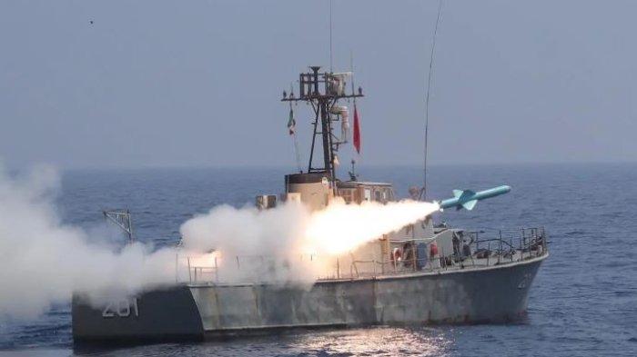 Angkatan Laut Republik Iran menggelar latihan angkatan laut bertajuk Force-99 di Laut Oman pada tanggal 14 Januari 2021.