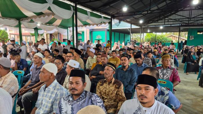 Sebanyak 2.000 warga Kabupaten Bireuen, Aceh, termasuk korban banjir dan tanah longsor ikut buka puasa bersama dengan Anggota Komisi V DPR RI Fraksi Partai Kebangkitan Bangsa (F-PKB), H Ruslan Daud (HRD) di kediamannya komplek Meuligoe Residen, Cot Gapu Kota Juang, Bireuen, Rabu (4/3/2026).