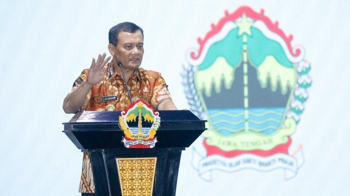 PENGUATAN SATU DATA - Gubernur Jateng Ahmad Luthfi teken kerja sama dengan BPS RI untuk penguatan Satu Data Indonesia. Jateng jadi pilot project pengumpulan data investasi, industri, dan pertanian.