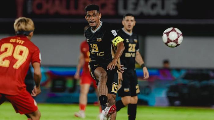 KAPTEN TIM - Pemain berlabel Timnas Indonesia, Ricky Kambuaya, menjabat kapten tim Dewa United pertandingan pembuka Grup E AFC Challenge League 2025/26 kontra Phnom Penh Crown di Stadion Sport Center Kelapa Dua Tangerang, Minggu (16/10/2025). (Instagram Dewa United - 27/10/2025)