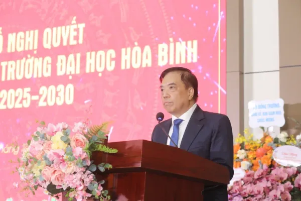 PGS.TS Bùi Anh Tuấn làm Hiệu trưởng Trường đại học Hòa Bình - Ảnh 1.