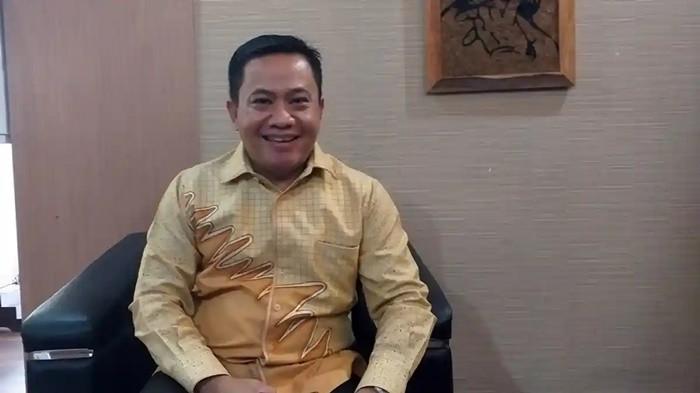 PROFIL - Sukirman Wabup Pekalongan. Sukirman bungkam saat ditanyai soal kasus OTT Bupati Pekalongan Fadia Arafiq.