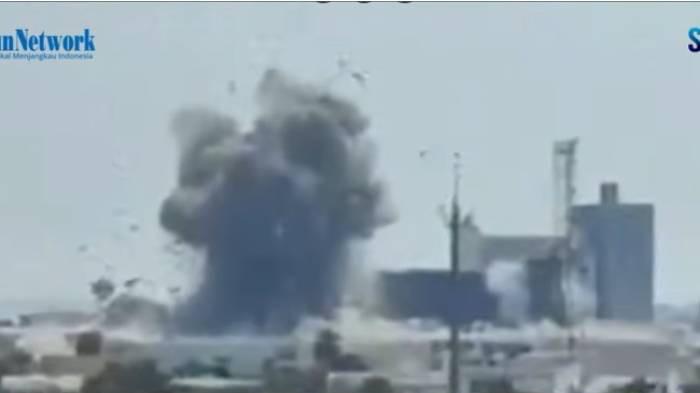 ISRAEL SERANG IRAN - Tangkap layar momen rudal Iran menghantam pangkalan AS. Hal ini merupakan buntut serangan Israel ke Iran sebelumnya.