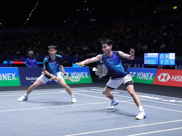 Aksi Raymond Indra/Nikolaus Joaquin pada babak 16 besar All England Open 2026 di Utilita Arena Birmingham, Inggris, Kamis (5/3/2026).