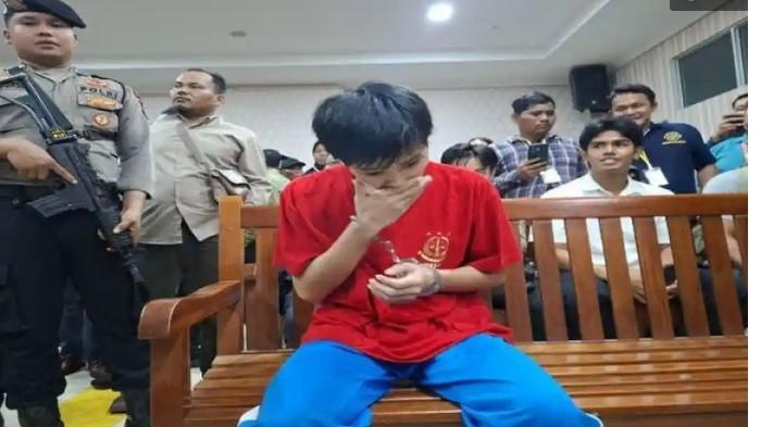 SIDANG 2 TON SABU - Fandi Ramadhan lolos hukuman mati kasus 2 ton sabu di PN Batam, Kamis (5/3/2026). Majelis hakim menjatuhkan vonis 5 tahun kepadanya