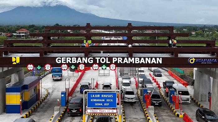 JALAN TOL - Ruas Tol Jogja-Solo Segmen Kartasura-Prambanan mencatat total volume lalin sejumlah 60.994 kendaraan, naik 36,90 persen.