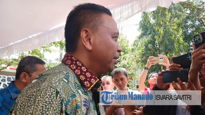 PEJABAT - Kepala Kejaksaan Tinggi (Kajati) Sulut Jacob Hendrik Pattipeilohy menegaskan bahwa penetapan tersangka kasus dugaan korupsi PT HWR akan dilakukan setelah hari raya Lebaran 2026. Hal itu disampaikannya kepada tim Tribun Manado di kantor Kejati Sulut, Jumat (6/3/2026). 