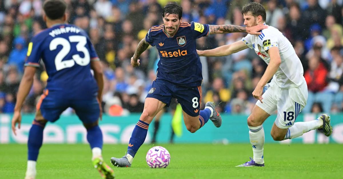 LEEDS VS NEWCASTLE - Pemain Newcastle United, Sandro Tonali menggiring bola saat melawan Leeds United dalam lanjutan matchday ketiga Liga Inggris 2025/2026, Sabtu (30/8) malam WIB. Laga berakhir 0-0. (Foto diunduh dari website resmi Newcastle)