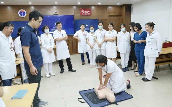 Kịp thời sơ cấp cứu nạn nhân: Khi sự sống không chỉ nằm ở phép màu - Ảnh 2. cấp cứu - Ảnh 2.