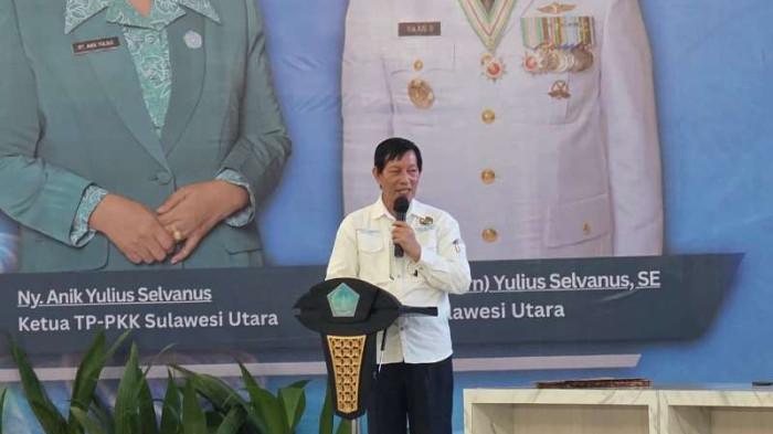 HADIRI - Gubernur Sulawesi Utara, Yulius Selvanus Komaling (YSK), menghadiri pelantikan.l67