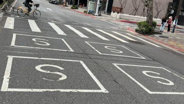 vạch kẻ đường  - Ảnh 1.