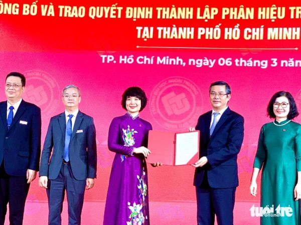 đại học ngoại thương - Ảnh 1.
