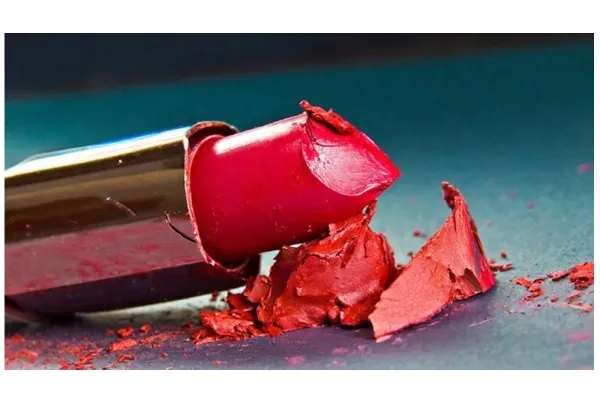 Fashion Tips: Aloe vera gel can be used for lipsticks too