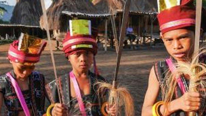 Warga Kampung Tololela di Kecamatan Jerebuu, Kabupaten Ngada, Nusa Tenggara Timur.