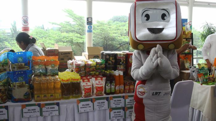 Pasar Ramadan LRT Jakarta Resmi Dibuka di Stasiun Velodrome-03