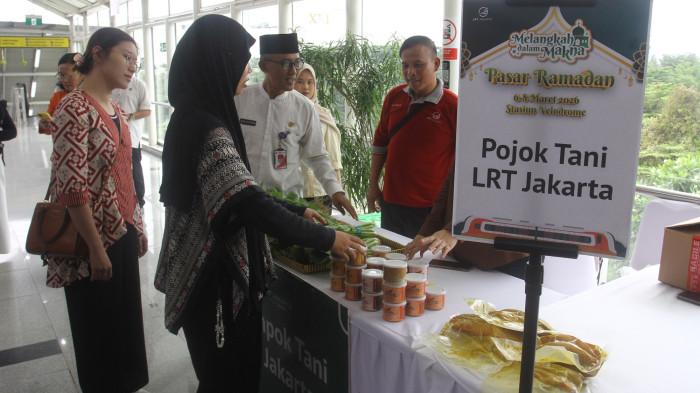 Pasar Ramadan LRT Jakarta Resmi Dibuka di Stasiun Velodrome_04