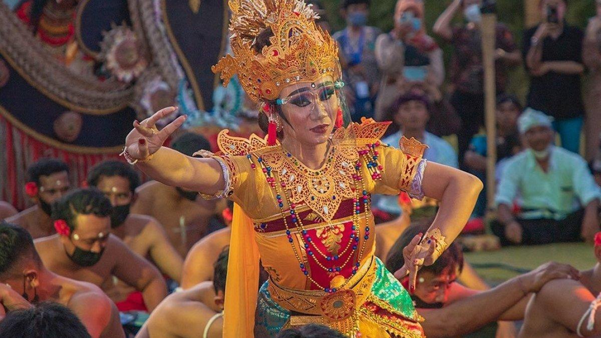 Pertunjukan tari kecak di GWK, Bali.