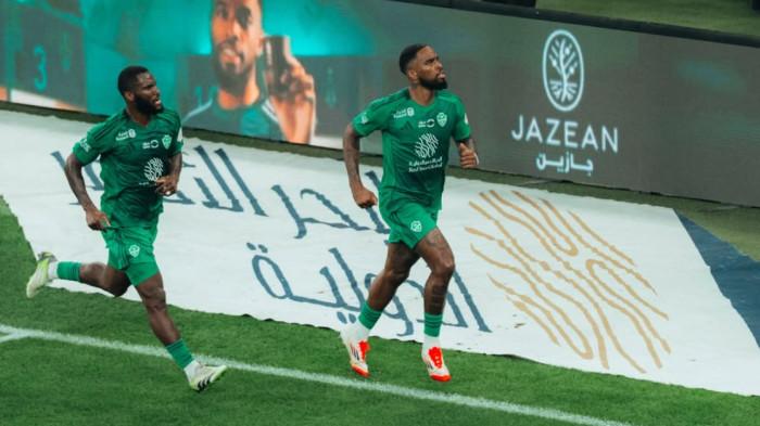 Ivan Toney merayakan golnya pada laga Al Ahli vs Al Ittihad