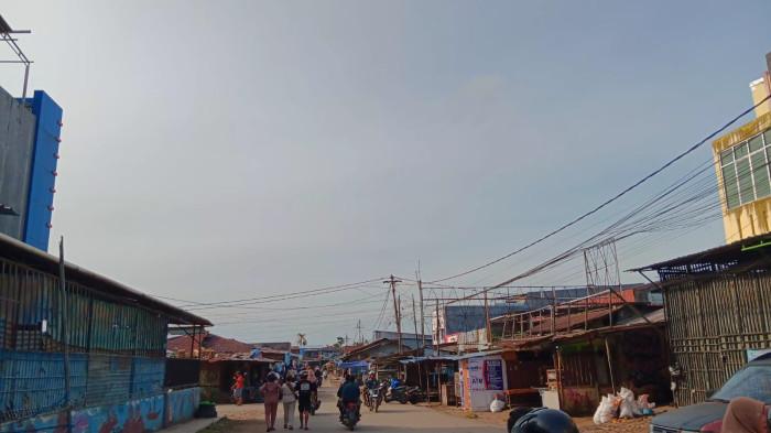 CUACA CERAH: Aktifitas pagi di Pasar Remu Kota Sorong, Papua Barat Daya, Sabtu (7/3/2026). Cuaca cerah sehingga warga terpantau padat berbelanja.