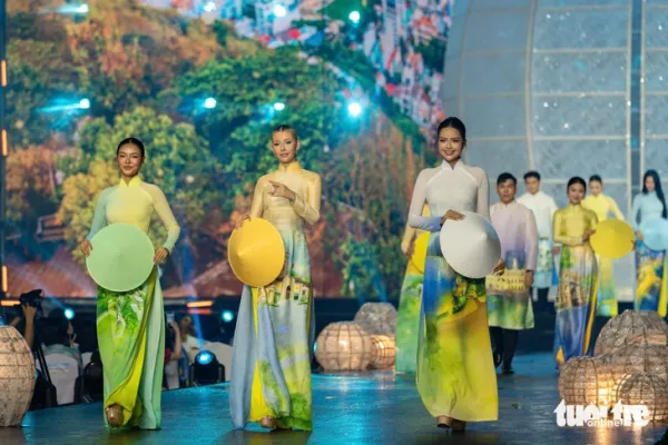 Lễ hội Áo dài - Ảnh 1.