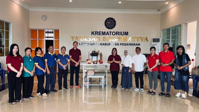 Erniwaty Madjaga saat hadiri prosesi kremasi di Krematorium Lempasing56