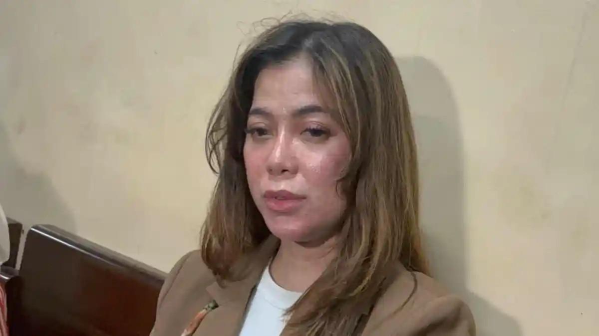 DOKTER KAMELIA MENANGIS - Kamelia menangis hingga keluar dari ruang sidang setelah persidangan perkara narkoba yang menjerat pemain sinetron Ammar Zoni, kekasihnya, Kamis (26/2/2026) sore.