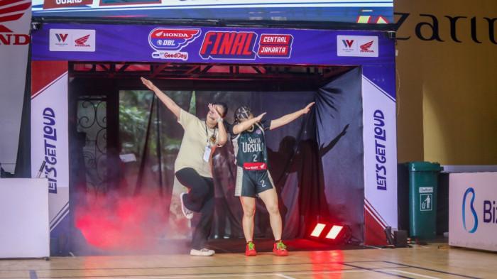 GURU FAVORIT - Program Bukan Guru BiAZA digelar DBL Indonesia.