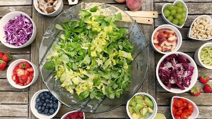 Konsumsi salad detoks ini bertujuan mempromosikan keseimbangan pH dalam tubuh, membuang penumpukan zat berbahaya, dan membersihkan usus besar dan organ lainnya.